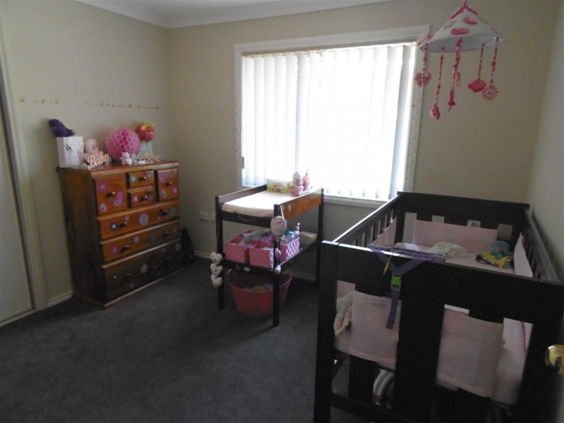 1 Glenburnie Close, Parkes NSW 2870