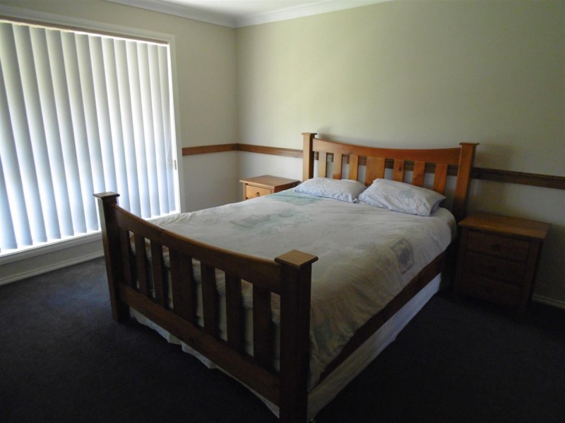 1 Glenburnie Close, Parkes NSW 2870