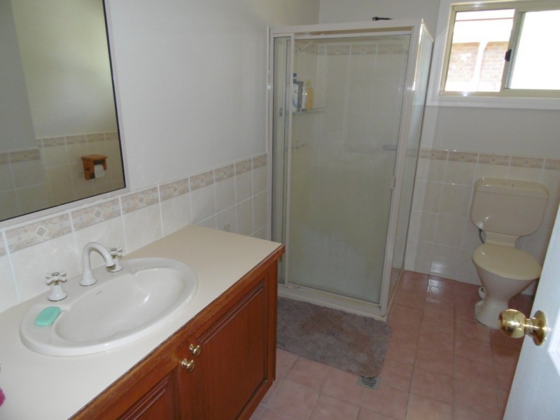1 Glenburnie Close, Parkes NSW 2870