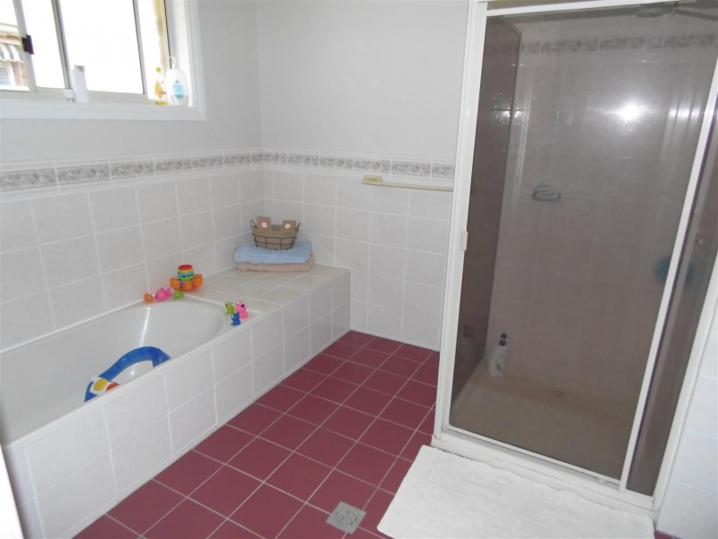 1 Glenburnie Close, Parkes NSW 2870