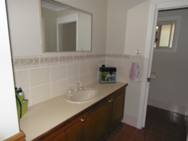 1 Glenburnie Close, Parkes NSW 2870