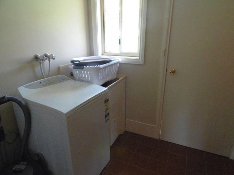 1 Glenburnie Close, Parkes NSW 2870