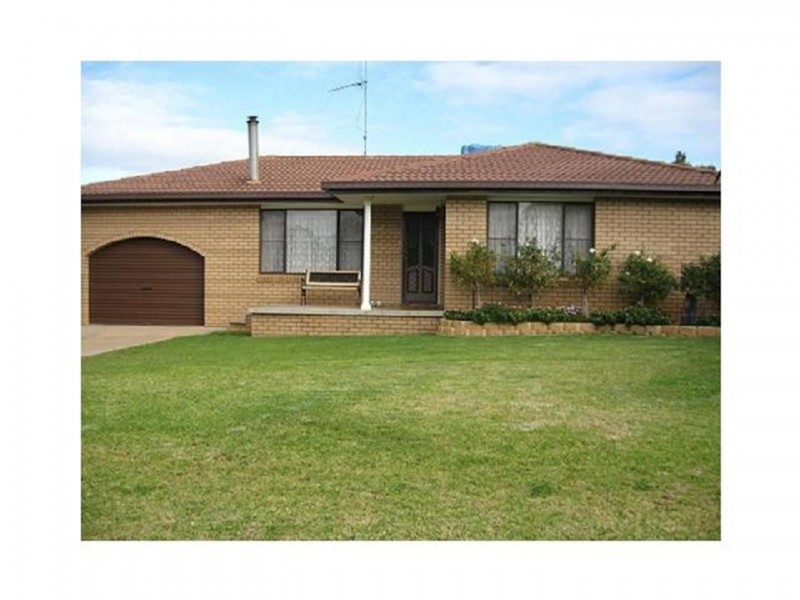 11A Barton Street, Parkes NSW 2870