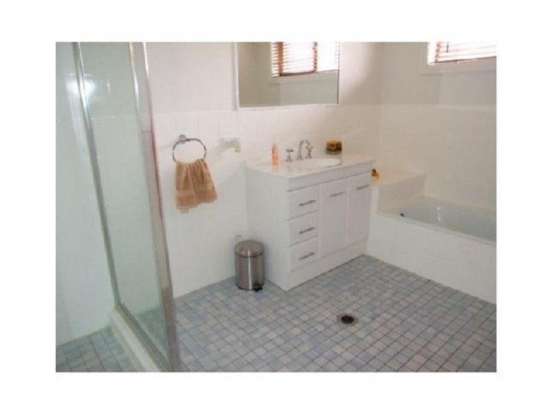 11A Barton Street, Parkes NSW 2870