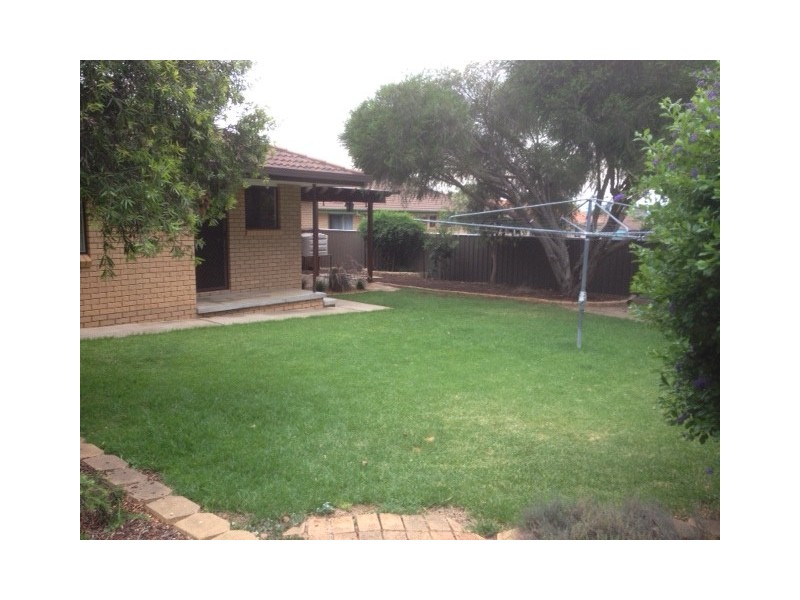 11A Barton Street, Parkes NSW 2870