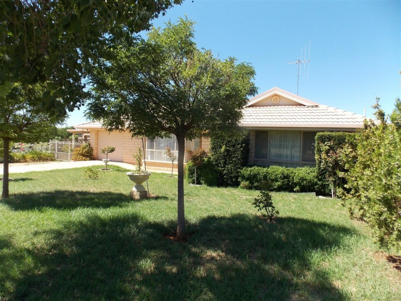 10 Noonan Street, Parkes NSW 2870