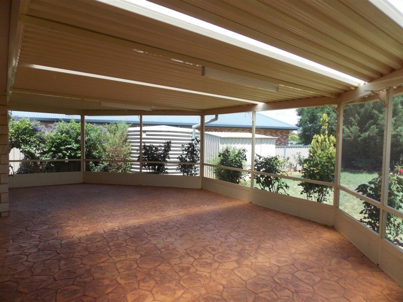 10 Noonan Street, Parkes NSW 2870