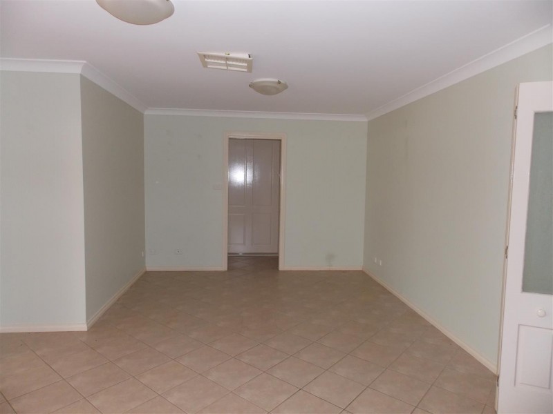 10 Noonan Street, Parkes NSW 2870