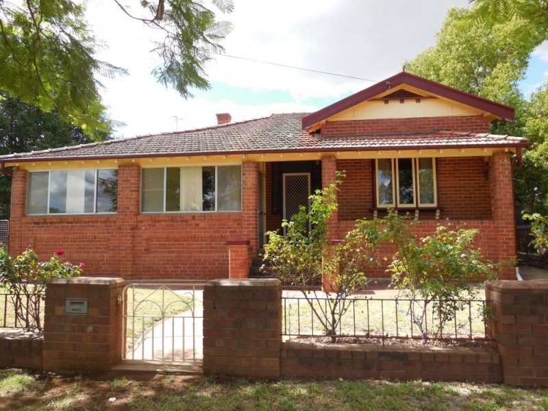 14 Oswin Street, Parkes NSW 2870