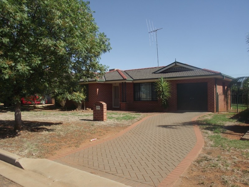 64 Best Street, Parkes NSW 2870