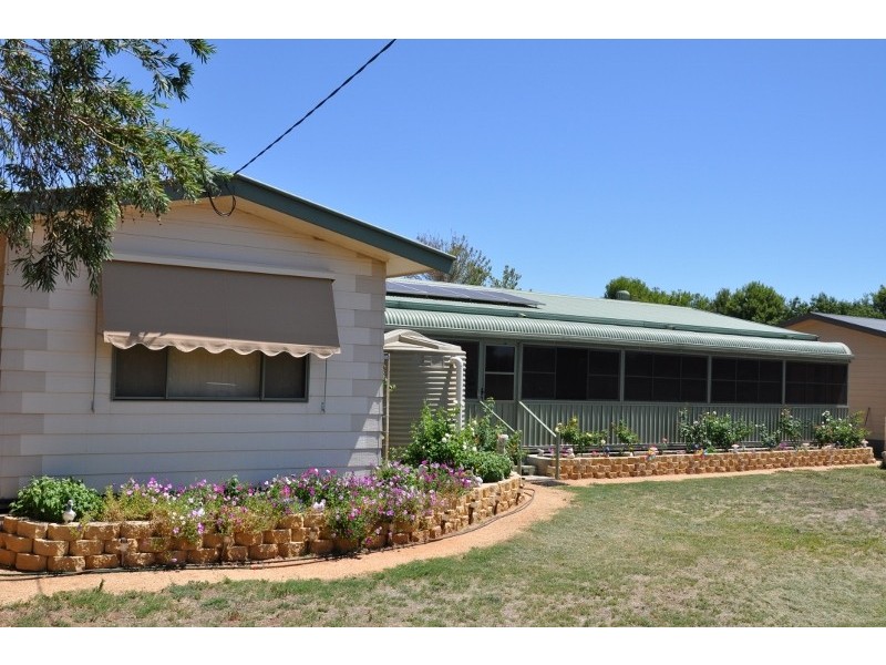 42 Pye Street, Eugowra NSW 2806
