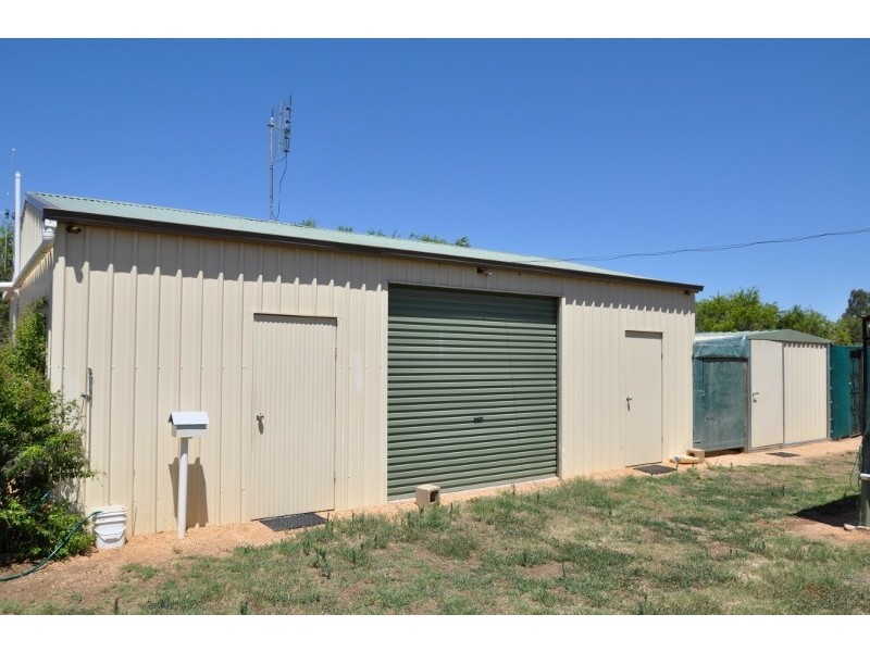 42 Pye Street, Eugowra NSW 2806