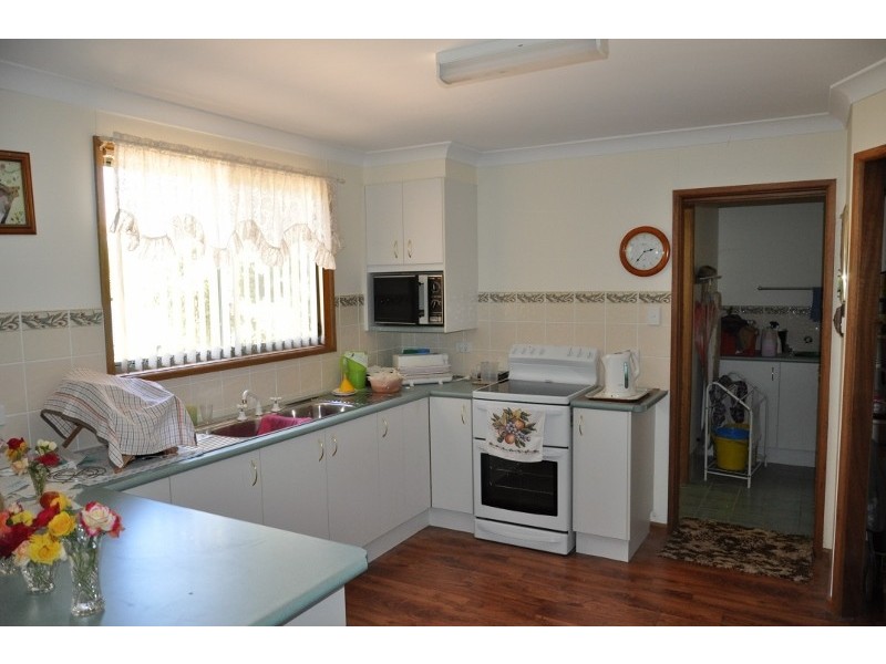42 Pye Street, Eugowra NSW 2806