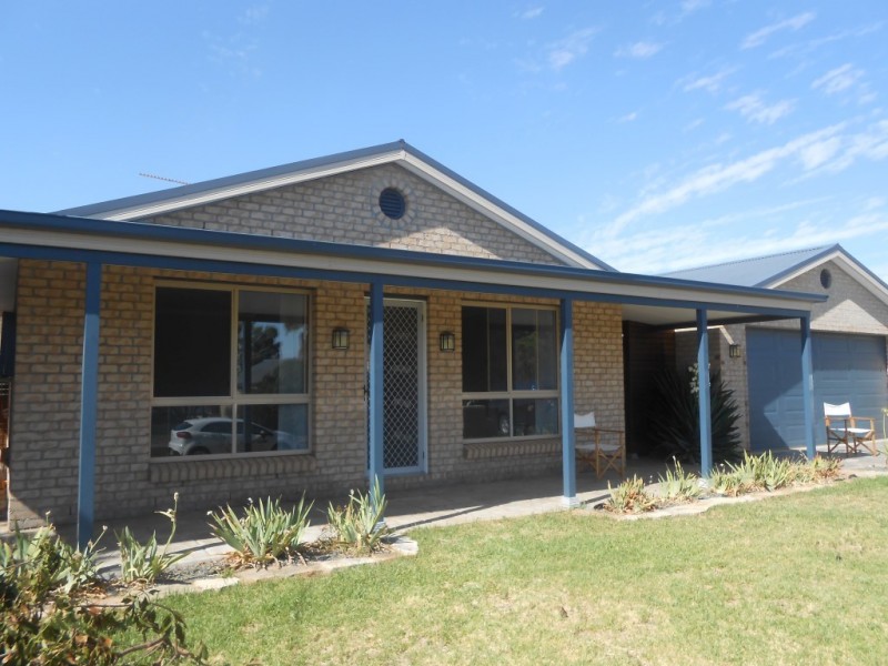 37 Best Street, Parkes NSW 2870