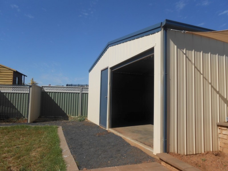 37 Best Street, Parkes NSW 2870