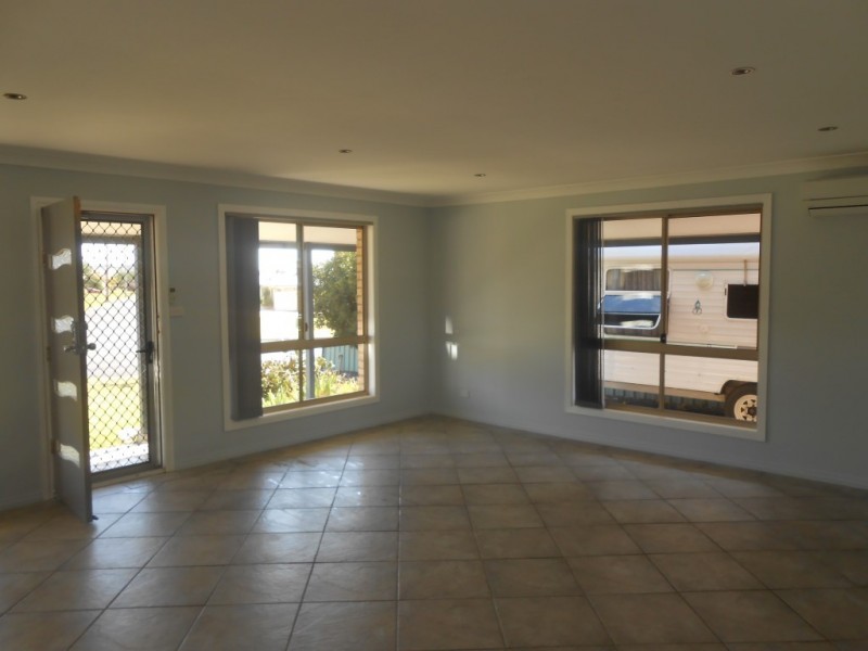 37 Best Street, Parkes NSW 2870