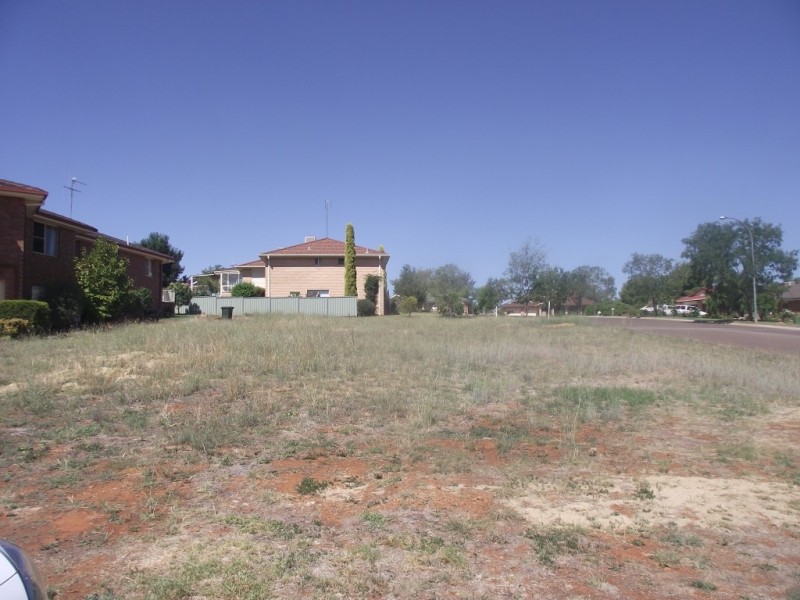 5 Glengowrie Place, Parkes NSW 2870
