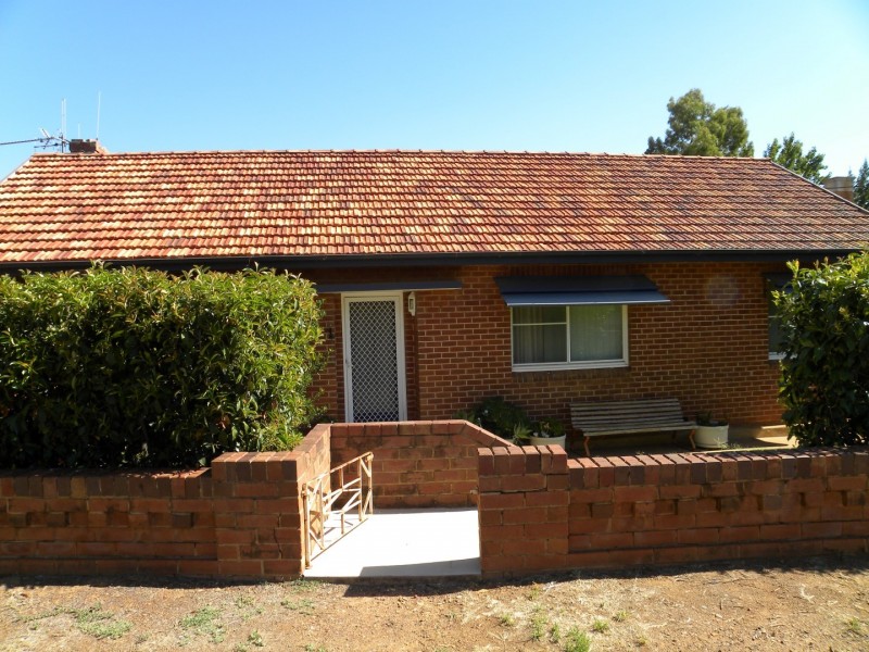 43 Orange Street, Parkes NSW 2870