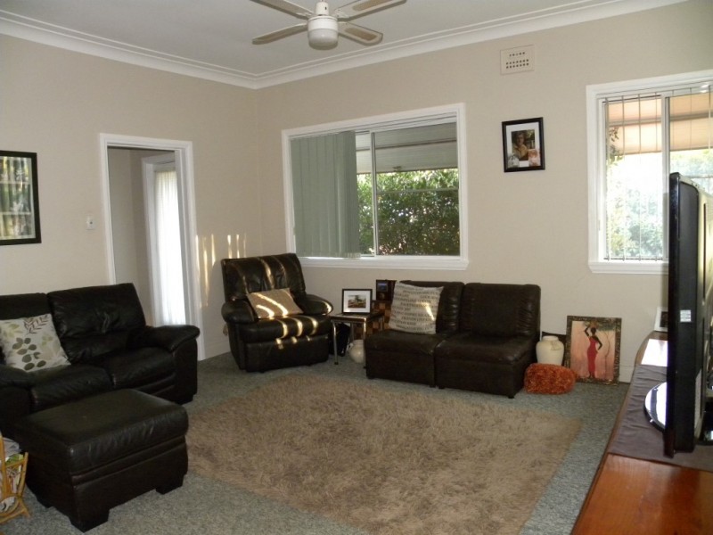 43 Orange Street, Parkes NSW 2870
