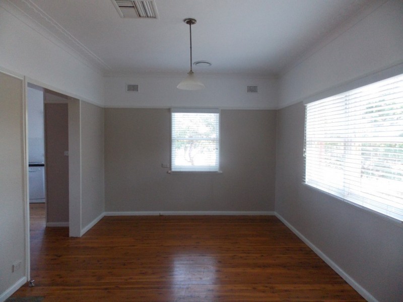 17 East Street, Parkes NSW 2870
