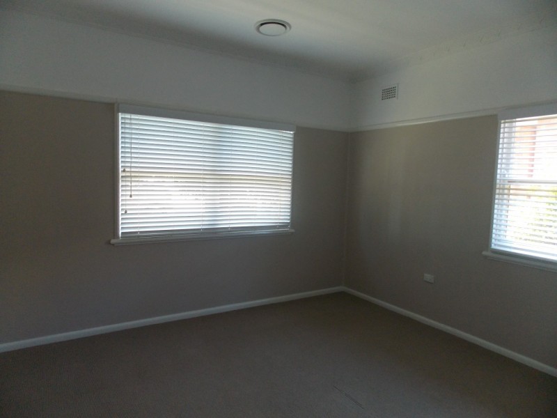 17 East Street, Parkes NSW 2870