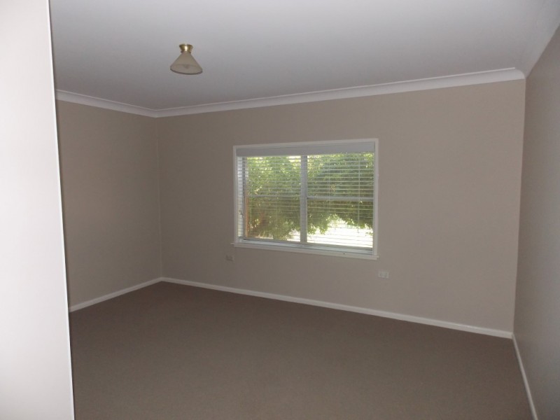 17 East Street, Parkes NSW 2870