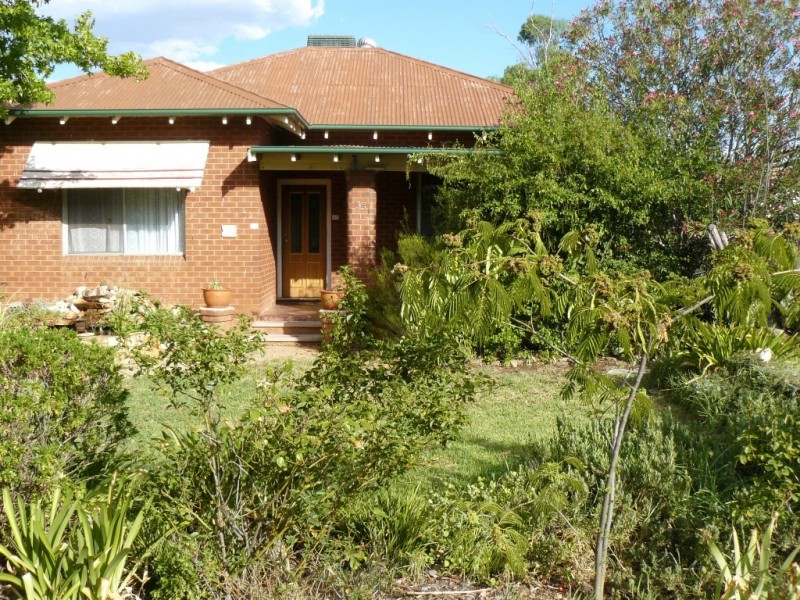 35 Close Street, Parkes NSW 2870