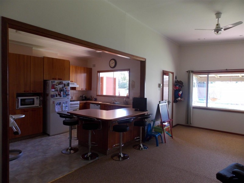 16 Captain Wilson Avenue, Parkes NSW 2870