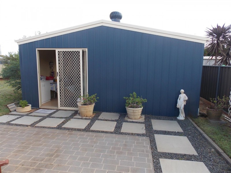 5 Guillan Place, Parkes NSW 2870