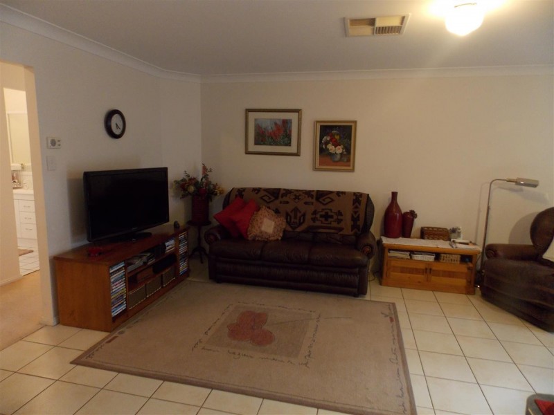 5 Guillan Place, Parkes NSW 2870