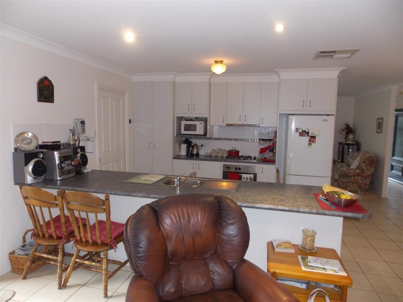 5 Guillan Place, Parkes NSW 2870