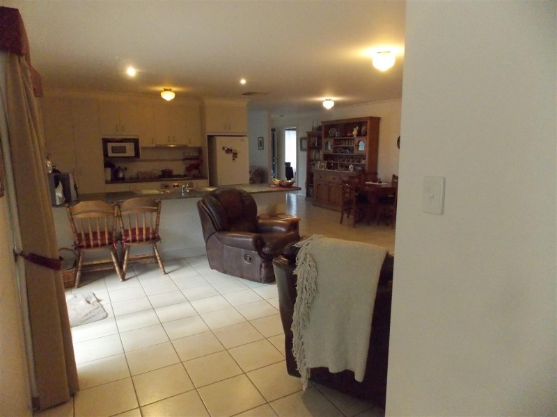 5 Guillan Place, Parkes NSW 2870