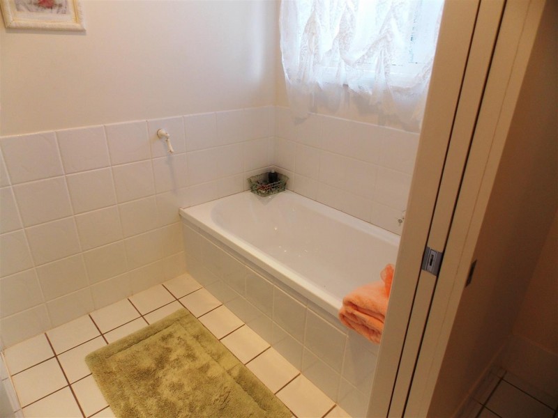 5 Guillan Place, Parkes NSW 2870