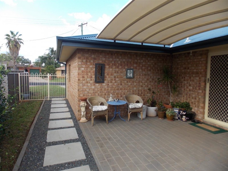 5 Guillan Place, Parkes NSW 2870