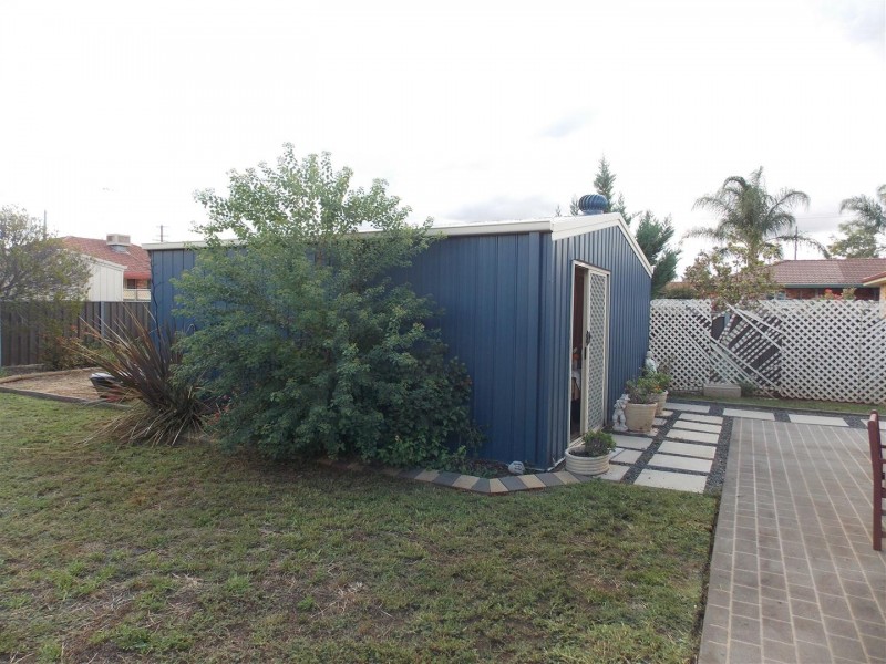 5 Guillan Place, Parkes NSW 2870