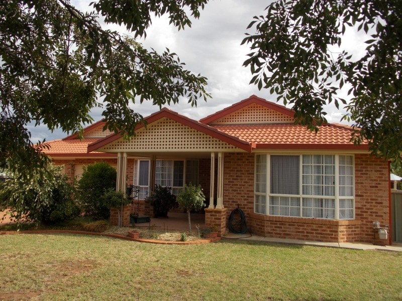 1 Angeleish Avenue, Parkes NSW 2870