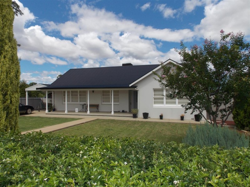 2 Clarinda Street, Parkes NSW 2870