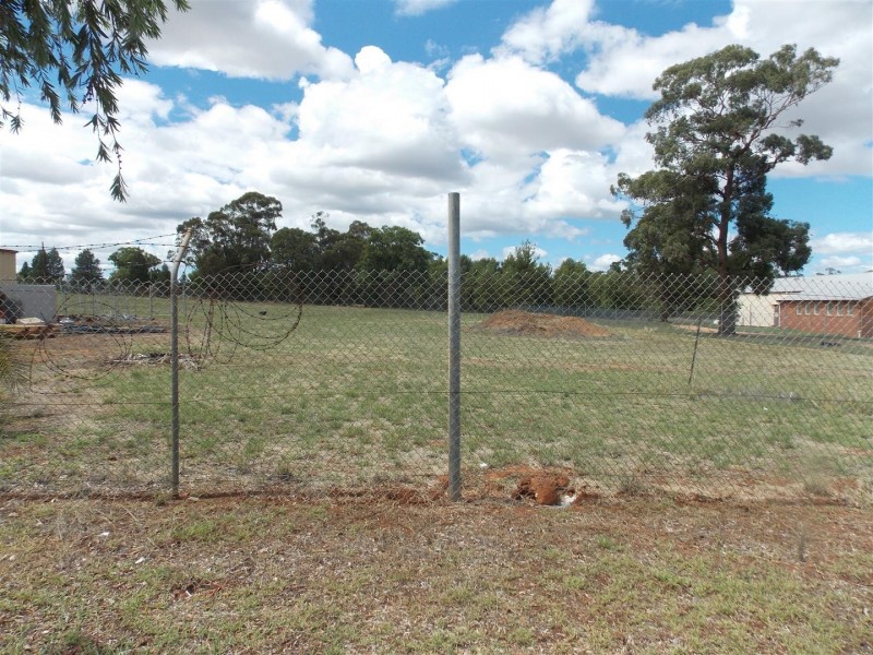 2 Clarinda Street, Parkes NSW 2870