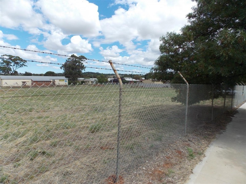 2 Clarinda Street, Parkes NSW 2870