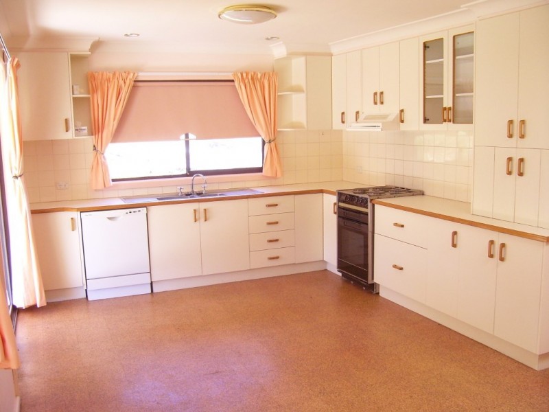 13 William Street, Parkes NSW 2870