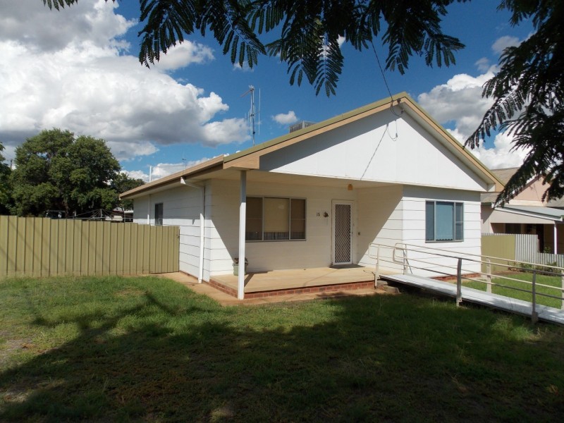 15 East Street, Parkes NSW 2870