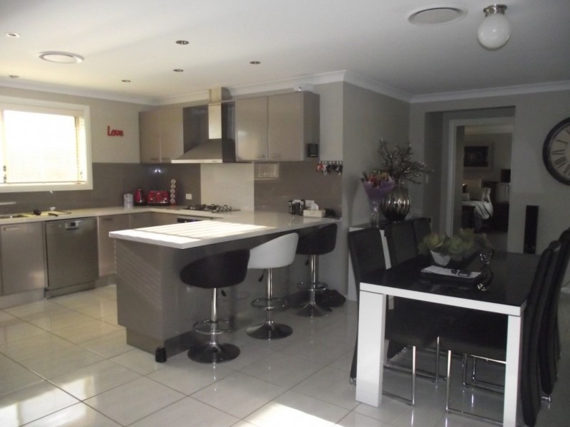 8 Vaucluse Place, Parkes NSW 2870