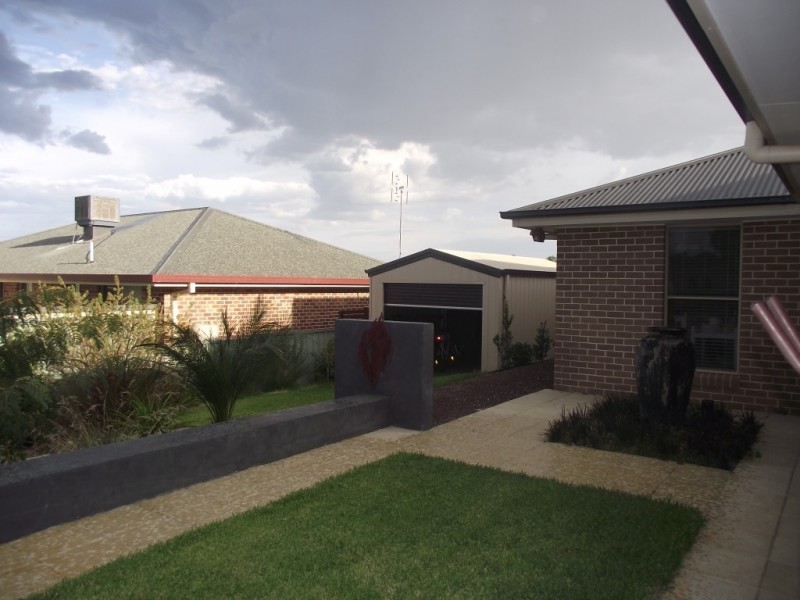 8 Vaucluse Place, Parkes NSW 2870