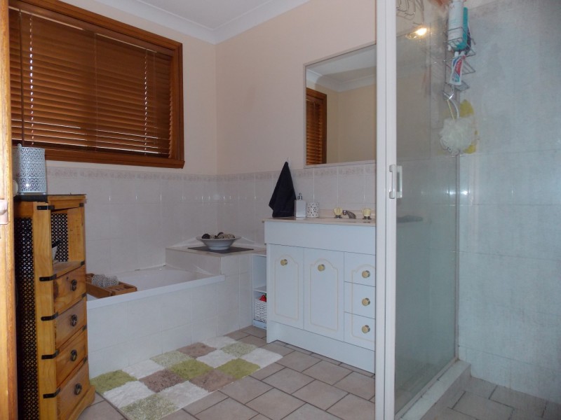 19 Ebelina Crescent, Parkes NSW 2870