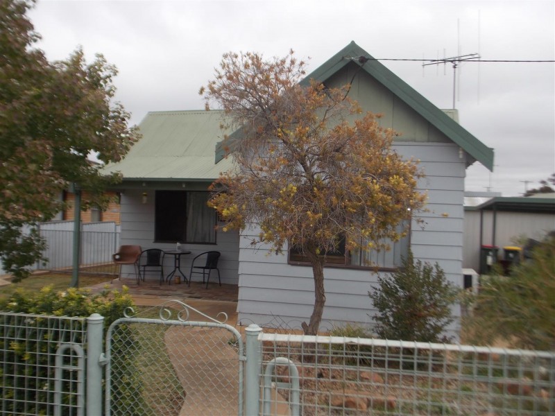 85 Victoria Street, Parkes NSW 2870