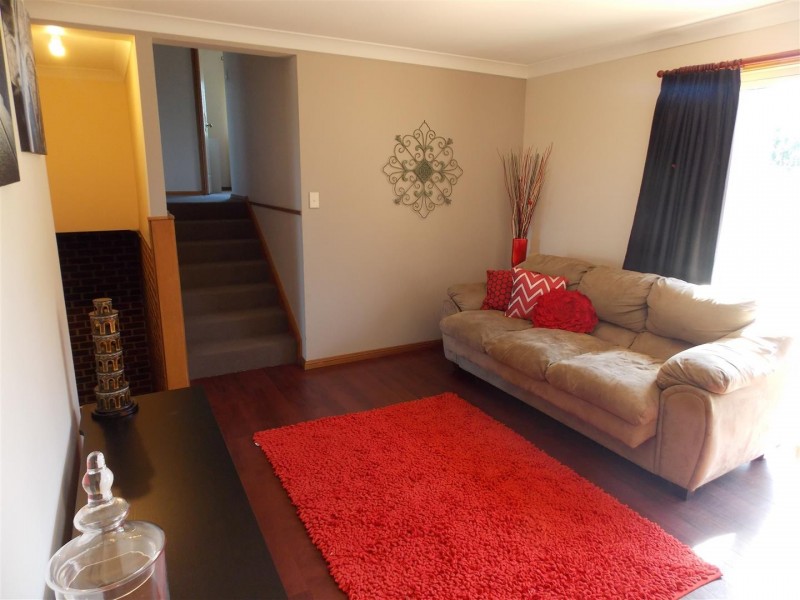 9 Glengowrie Close, Parkes NSW 2870