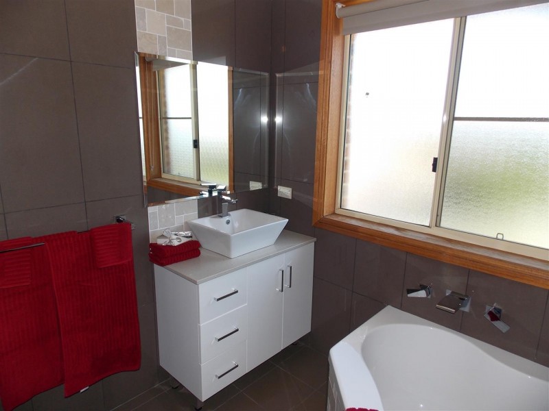 9 Glengowrie Close, Parkes NSW 2870