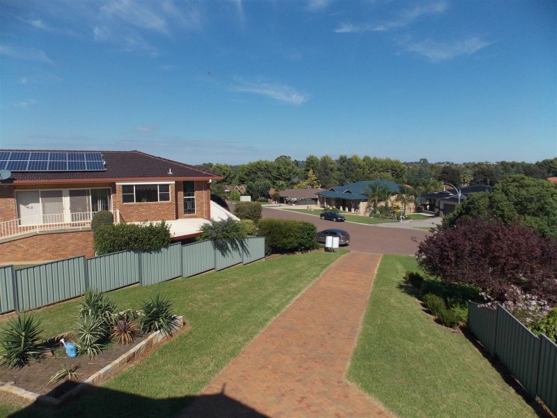 9 Glengowrie Close, Parkes NSW 2870