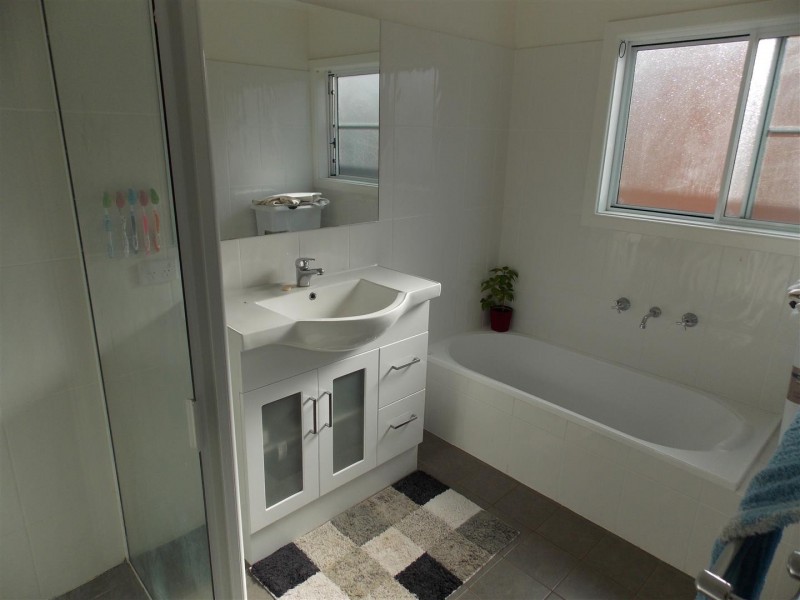 60 Orange Street, Parkes NSW 2870