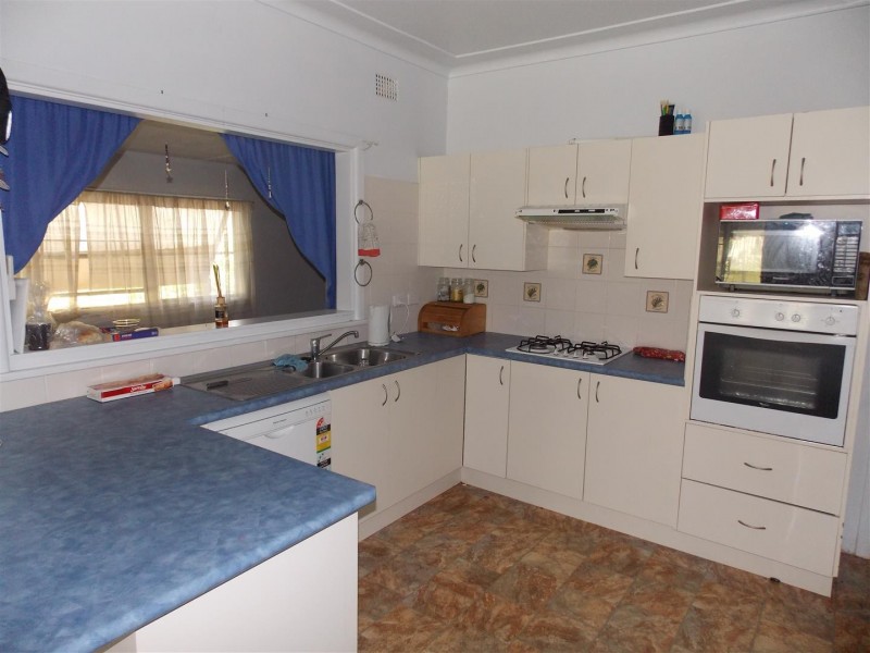 60 Orange Street, Parkes NSW 2870